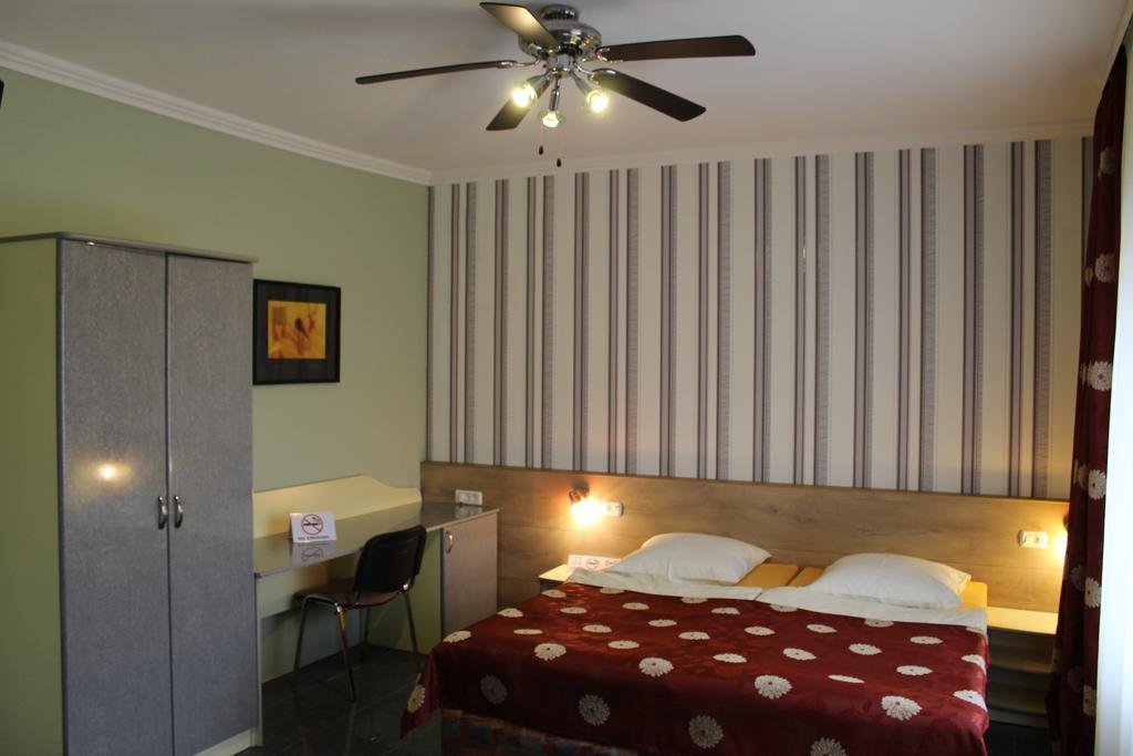 Pension Yellow Timisoara Ngoại thất bức ảnh