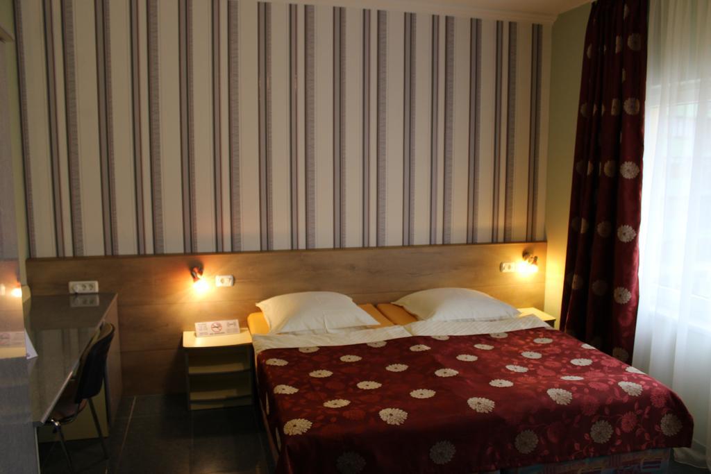 Pension Yellow Timisoara Ngoại thất bức ảnh