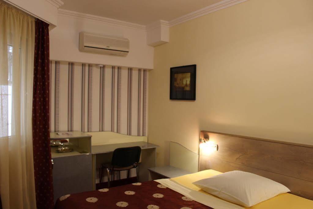 Pension Yellow Timisoara Ngoại thất bức ảnh