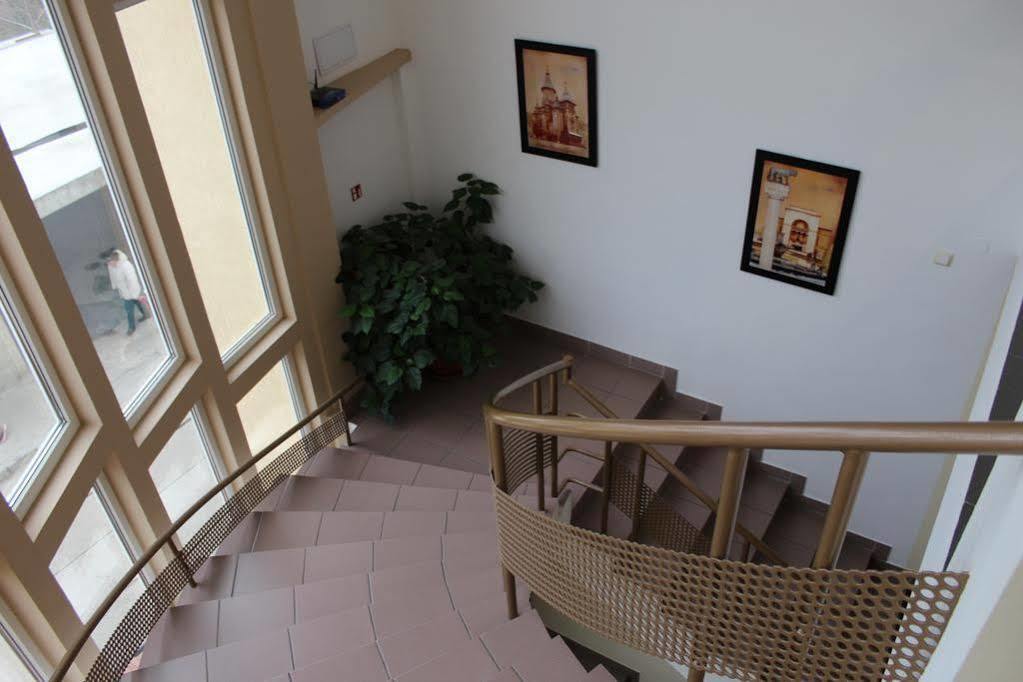 Pension Yellow Timisoara Ngoại thất bức ảnh