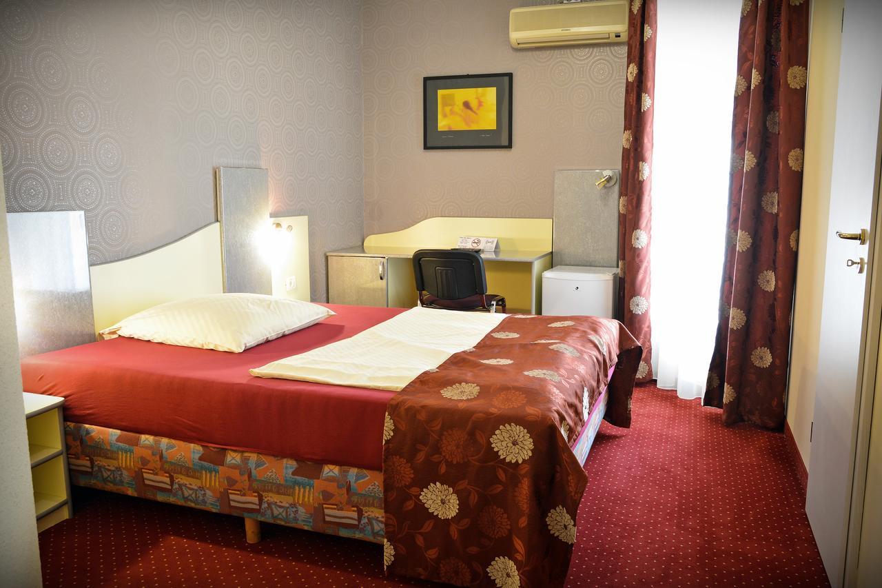 Pension Yellow Timisoara Ngoại thất bức ảnh