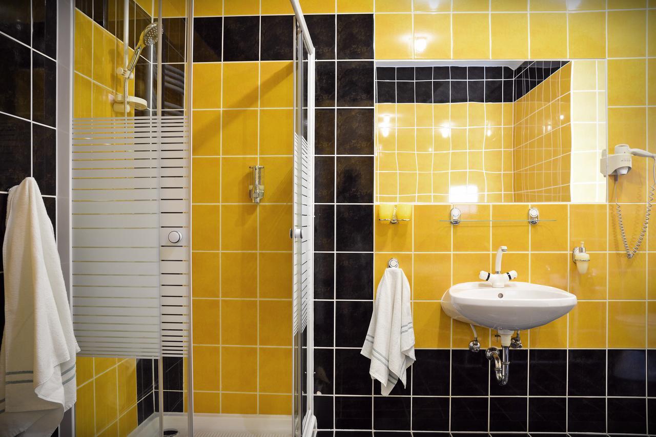 Pension Yellow Timisoara Ngoại thất bức ảnh