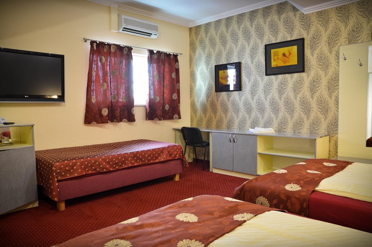 Pension Yellow Timisoara Ngoại thất bức ảnh